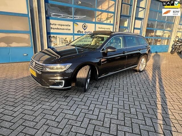 Zwart Occasion 2016 VW Passat Highline Stationwagen | € 7.900 (Super prijs) - Afbeelding 1/4