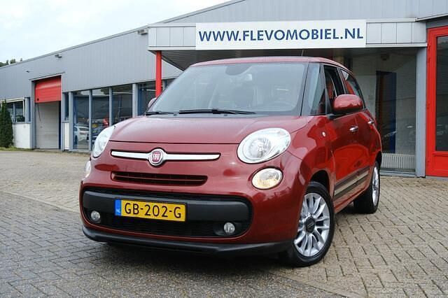 Rood Gebruikt 2015 Fiat 500L Lounge MPV | € 6.950 (Eerlijke prijs) - Afbeelding 1/4