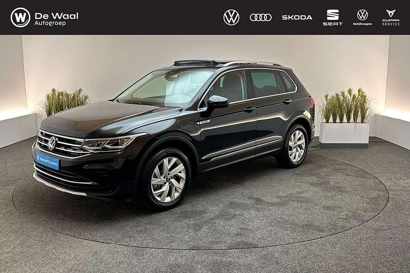 Deep black pearl effect Gebruikt 2023 VW Tiguan Elegance SUV | € 36.795 (Eerlijke prijs) - Afbeelding 1/3