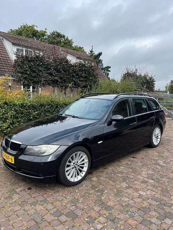 Zwart Gebruikt 2006 BMW 320 Stationwagen | € 4.150 (Eerlijke prijs) - Afbeelding 1/4
