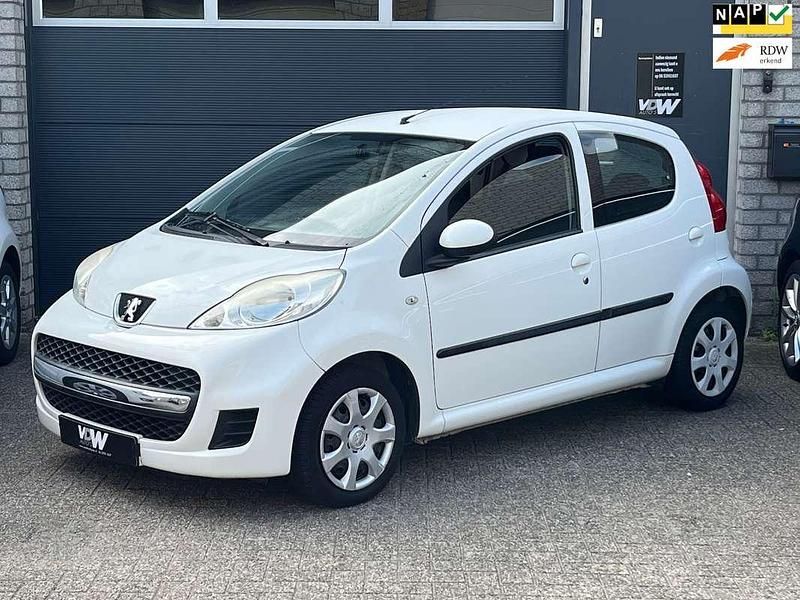 Wit Gebruikt 2012 Peugeot 107 Hatchback | € 3.450 (Eerlijke prijs) - Afbeelding 1/4