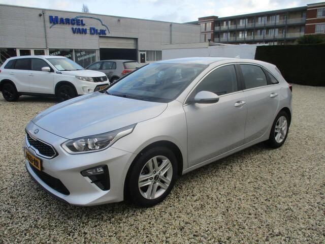 Grijs Gebruikt 2020 Kia Ceed Hatchback | € 15.950 (Eerlijke prijs) - Afbeelding 1/4