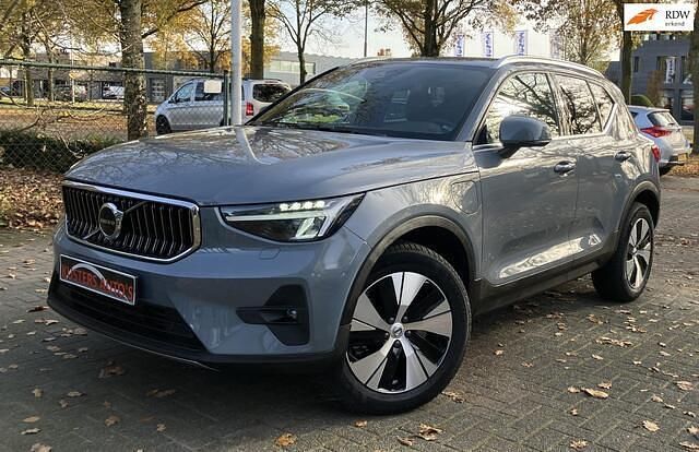 Grijs Gebruikt 2022 Volvo XC40 Core SUV | € 31.950 (Goede deal) - Afbeelding 1/4