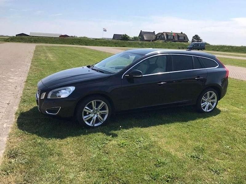 Zwart Gebruikt 2012 Volvo V60 Summum Stationwagen | € 4.500 - Afbeelding 1/4