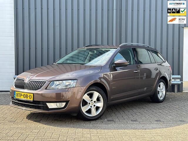 Bruin Gebruikt 2014 Skoda Octavia Stationwagen | € 8.999 (Eerlijke prijs) - Afbeelding 1/3