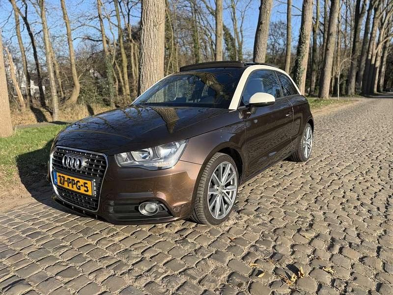 Bruin Occasion 2011 Audi A1 Ambition Hatchback | € 10.499 (Eerlijke prijs) - Afbeelding 1/4