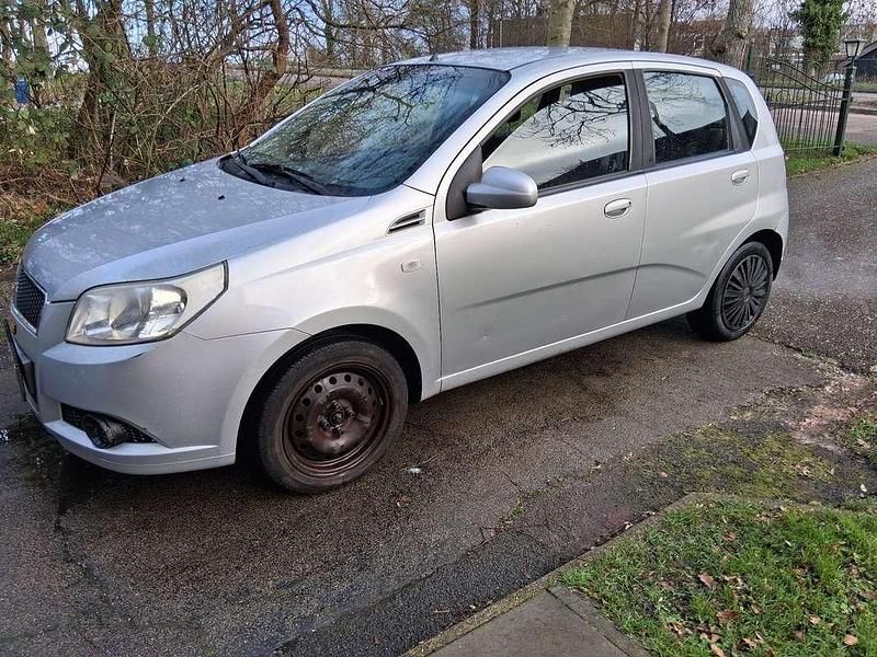 Grijs Gebruikt 2009 Chevrolet Aveo LS Hatchback | € 850 (Goede deal) - Afbeelding 1/4