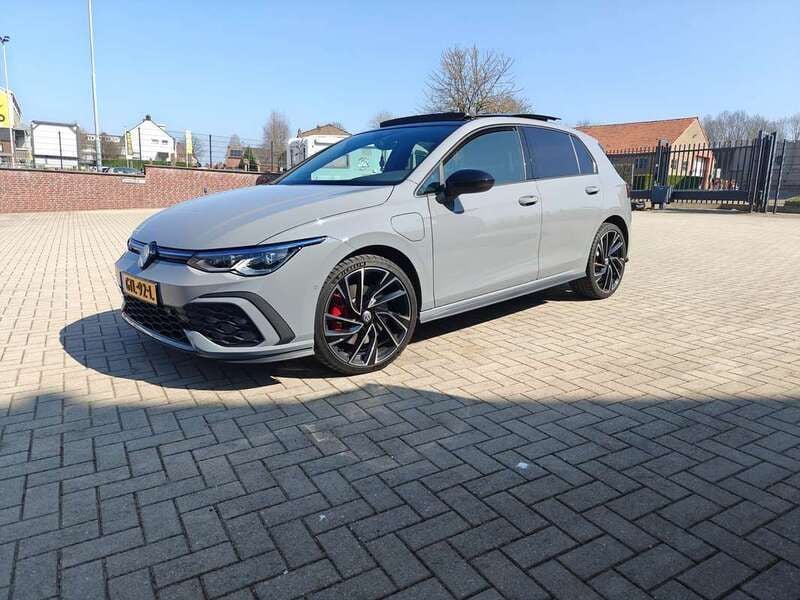 Grijs Gebruikt 2023 VW Golf VIII GTE Hatchback | € 33.500 (Iets duurder) - Afbeelding 1/4