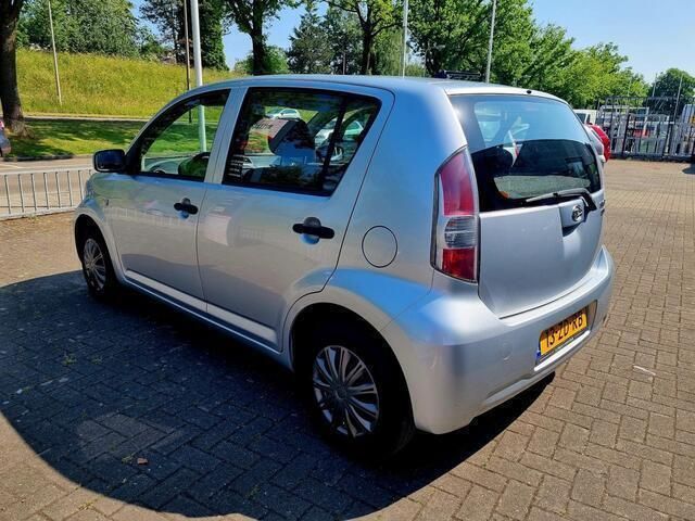 Occasion Daihatsu Sirion 69 PK (50 kW) 2008 Grijs Hatchback