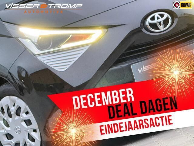 Zwart Occasion 2021 Toyota Aygo X-play Hatchback | € 8.425 (Super prijs) - Afbeelding 1/4