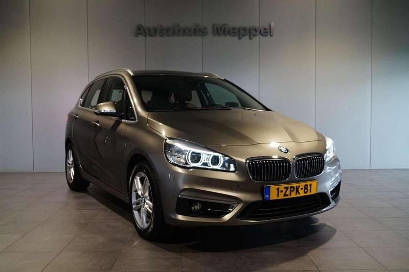 Zilver Gebruikt 2015 BMW 220 Active Tourer Executive MPV | € 15.950 (Eerlijke prijs) - Afbeelding 1/4