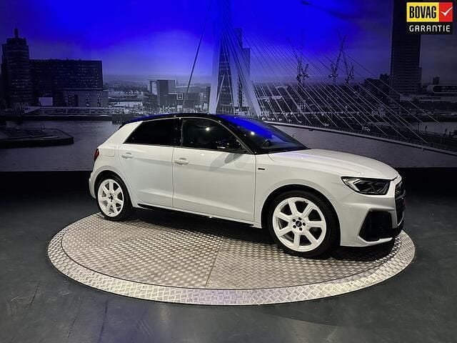 Hatchback Gebruikt 2023 Audi A1 Sportback S-Line Hatchback | € 28.950 (Eerlijke prijs) - Afbeelding 1/4