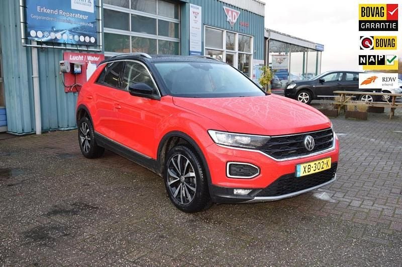 Rood Gebruikt 2018 VW T-Roc Style SUV | € 15.350 (Eerlijke prijs) - Afbeelding 1/4