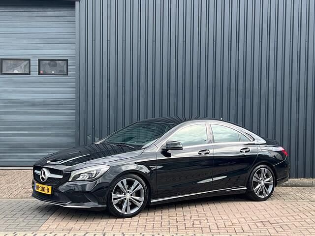 Zwart Gebruikt 2017 Mercedes CLA180 Business Sedan | € 17.750 (Goede deal) - Afbeelding 1/4