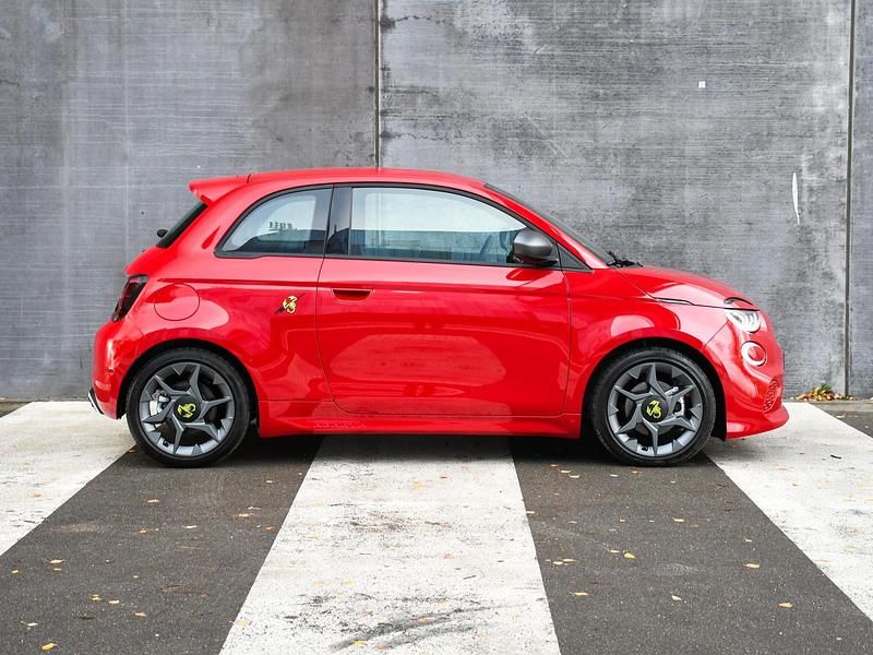 Nieuw Abarth 500e 114 kW (155 PK) 2025 Rood Hatchback