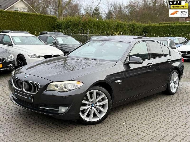 Grijs (metallic) Occasion 2011 BMW 535 Executive Sedan | € 18.950 (Eerlijke prijs) - Afbeelding 1/4