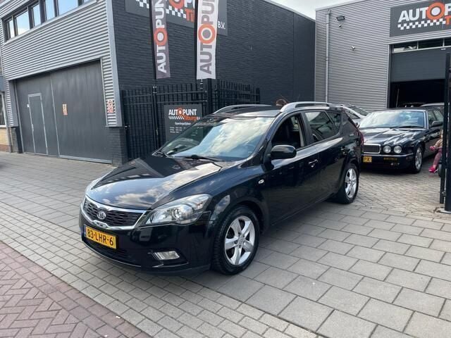 Zwart Gebruikt 2010 Kia Ceed Hatchback | € 2.499 (Eerlijke prijs) - Afbeelding 1/4