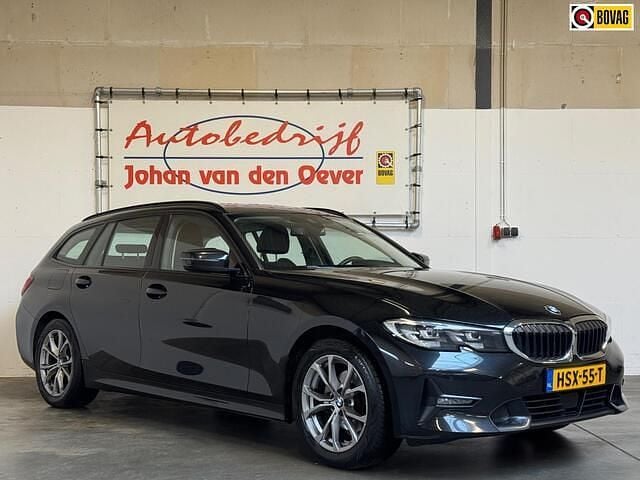 Zwart Gebruikt 2021 BMW 320 Executive Stationwagen | € 23.950 (Goede deal) - Afbeelding 1/4