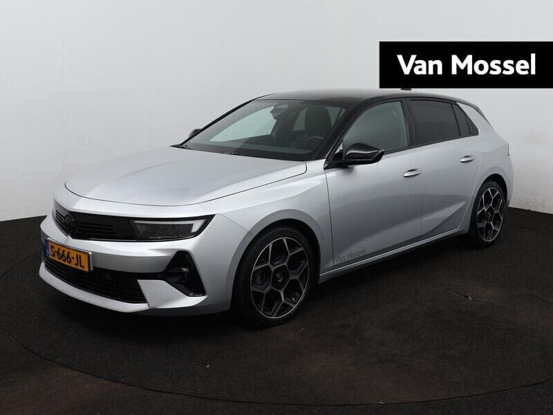 Grijscrystal silver Gebruikt 2023 Opel Astra GS Line Hatchback | € 25.940 (Eerlijke prijs) - Afbeelding 1/4