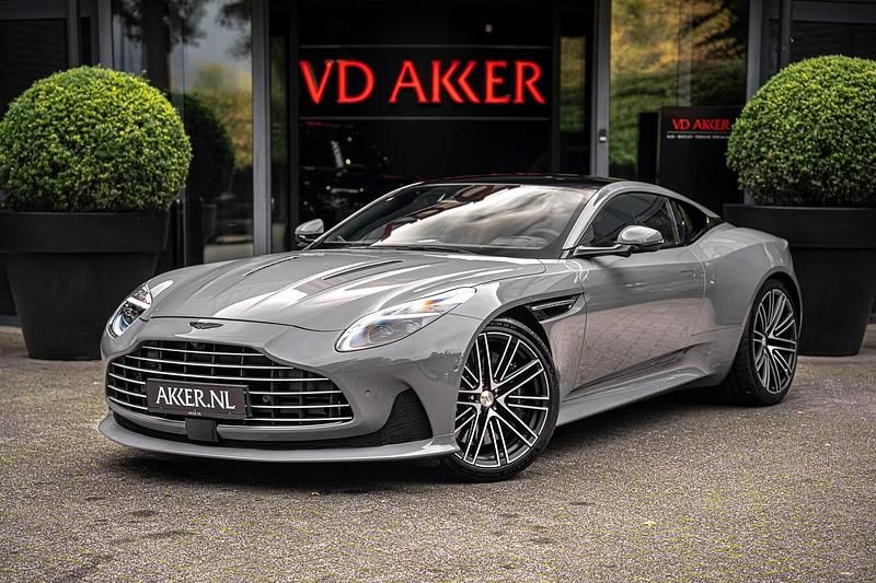 Grijs Gebruikt 2024 Aston Martin DB12 Coupé | € 296.450 - Afbeelding 1/4