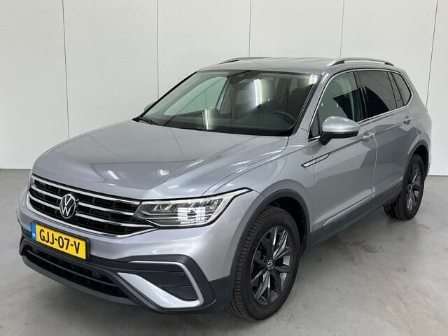 Grijs Gebruikt 2022 VW Tiguan Allspace Life SUV | € 31.950 (Eerlijke prijs) - Afbeelding 1/4