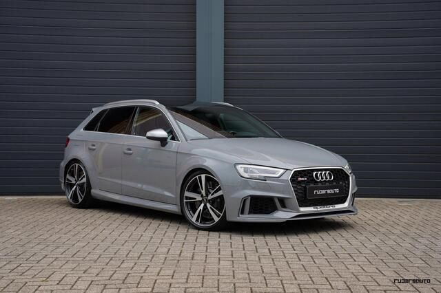 Grijs Gebruikt 2019 Audi RS3 Competition Sedan | € 54.750 (Eerlijke prijs) - Afbeelding 1/4