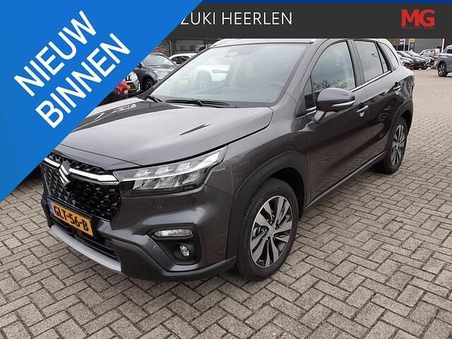 Grijs Gebruikt 2024 Suzuki SX4 S-Cross Style SUV | € 30.950 - Afbeelding 1/4