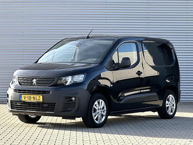 Zwart Occasion 2020 Peugeot Partner MPV | € 17.000 (Duur) - Afbeelding 1/4