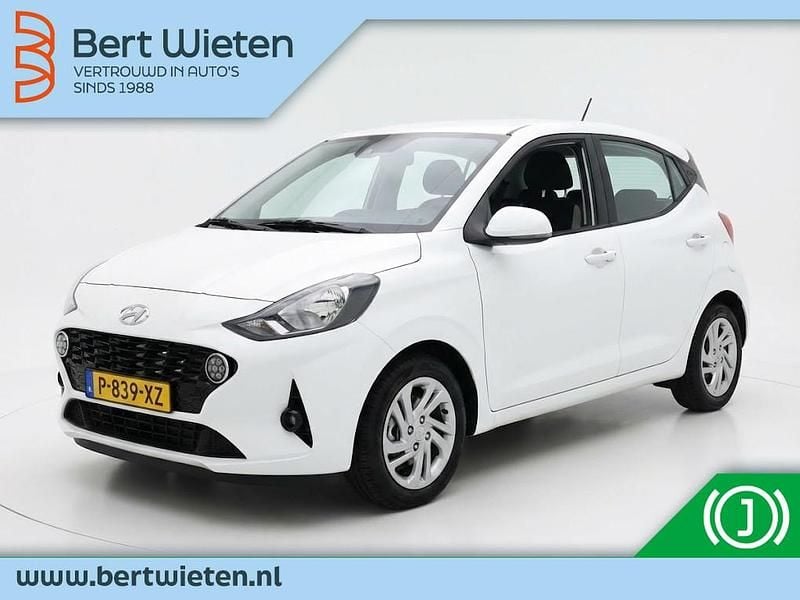 Wit Occasion 2022 Hyundai i10 Comfort Hatchback | € 12.790 (Eerlijke prijs) - Afbeelding 1/3