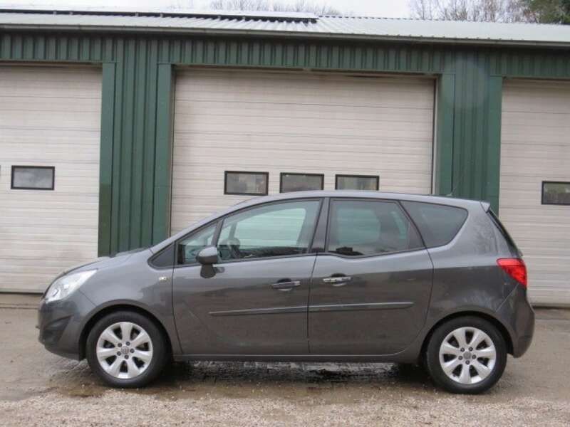 Grijs Gebruikt 2012 Opel Meriva Cosmo MPV | € 4.950 (Eerlijke prijs) - Afbeelding 1/4