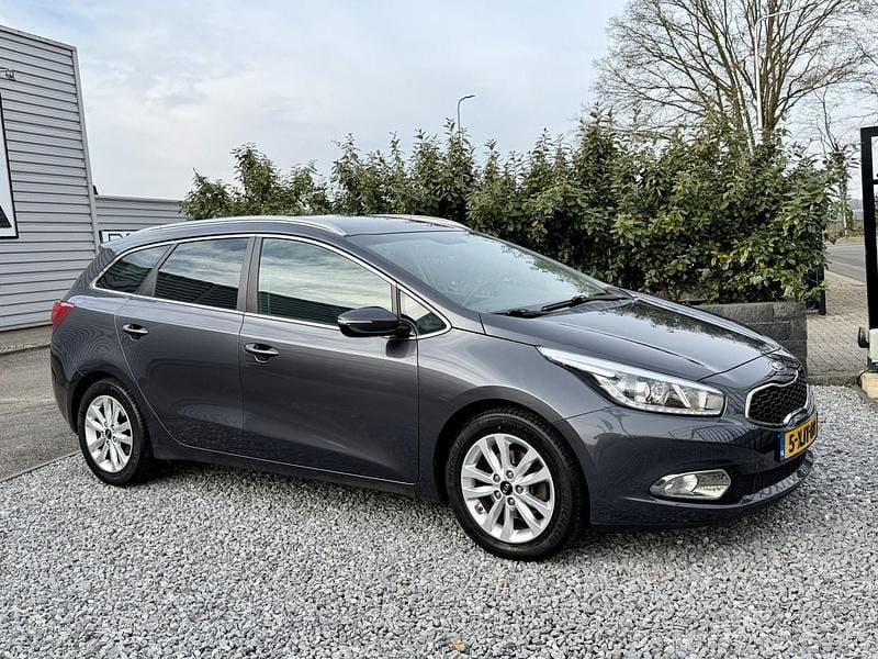 Grijs Occasion 2014 Kia Ceed Comfort Hatchback | € 5.450 (Eerlijke prijs) - Afbeelding 1/4