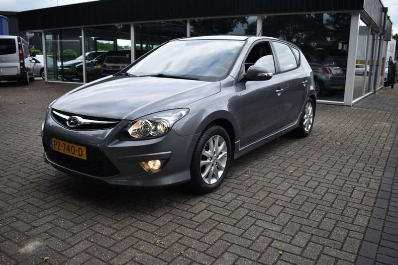 Grijs Gebruikt 2011 Hyundai i30 Hatchback | € 5.750 (Eerlijke prijs) - Afbeelding 1/4