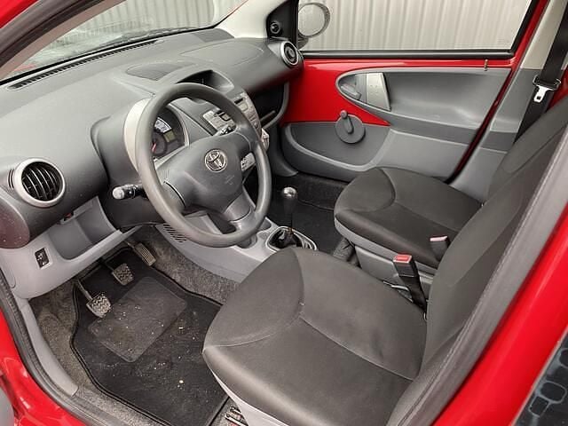 Occasion Toyota Aygo 68 PK (50 kW) 2009 Rood Hatchback
