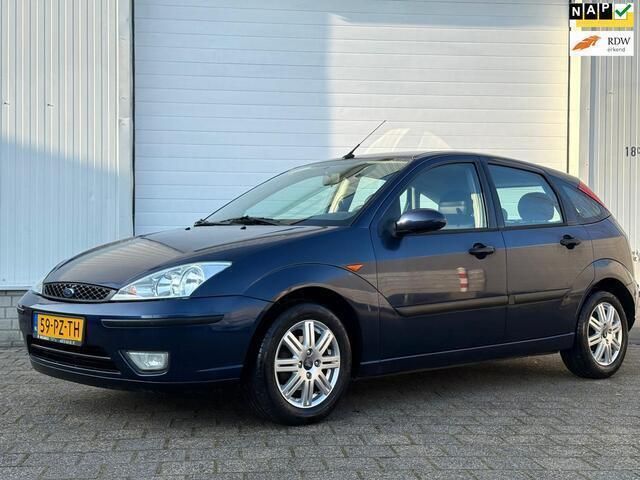 Blauw Gebruikt 2005 Ford Focus Futura Hatchback | € 1.899 (Eerlijke prijs) - Afbeelding 1/4