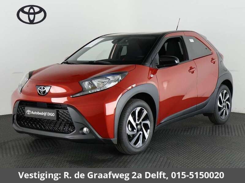 Rood Gebruikt 2025 Toyota Aygo Pulse Hatchback | € 23.800 (Eerlijke prijs) - Afbeelding 1/4
