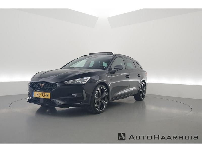 Zwart Gebruikt 2022 Cupra Leon VZ Stationwagen | € 31.450 (Iets duurder) - Afbeelding 1/3