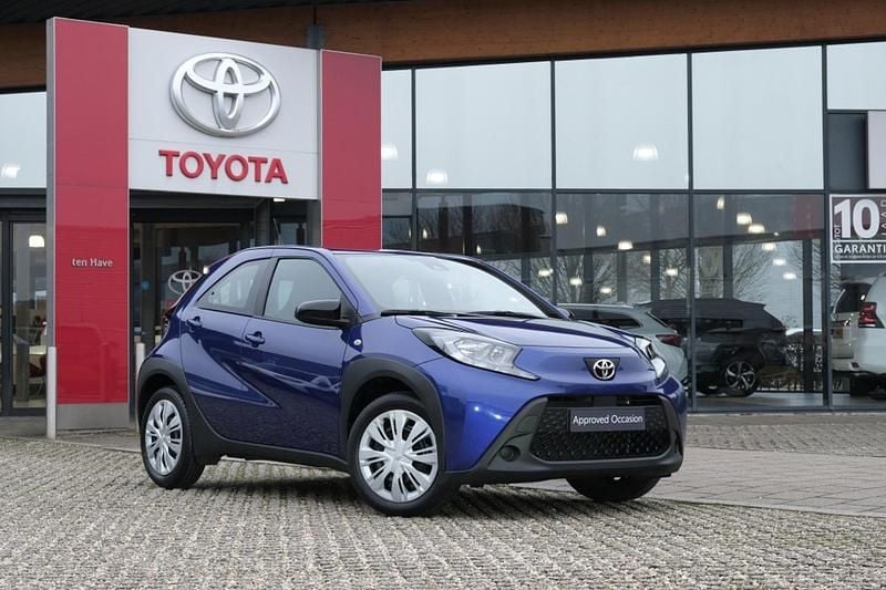 Blauw Occasion 2024 Toyota Aygo X Play SUV | € 16.999 (Goede deal) - Afbeelding 1/1