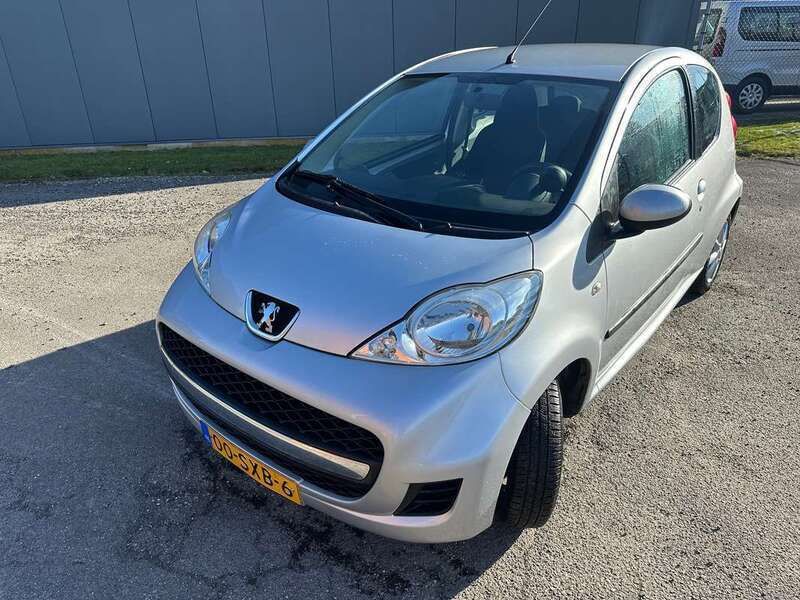 Zilver Gebruikt 2012 Peugeot 107 Hatchback | € 2.500 (Eerlijke prijs) - Afbeelding 1/4