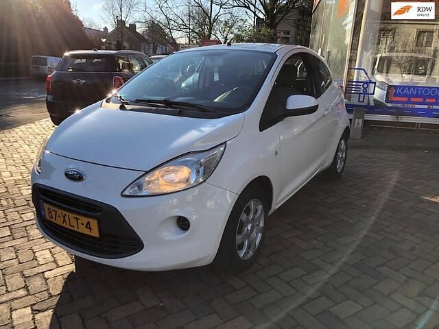 Wit Gebruikt 2012 Ford Ka Cool & Sound Edition Hatchback | € 3.950 (Eerlijke prijs) - Afbeelding 1/4