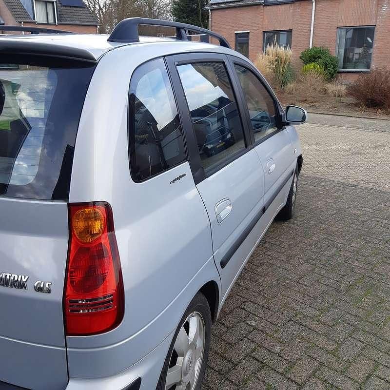 Grijs Gebruikt 2003 Hyundai Matrix GLS MPV | € 2.200 (Eerlijke prijs) - Afbeelding 1/4