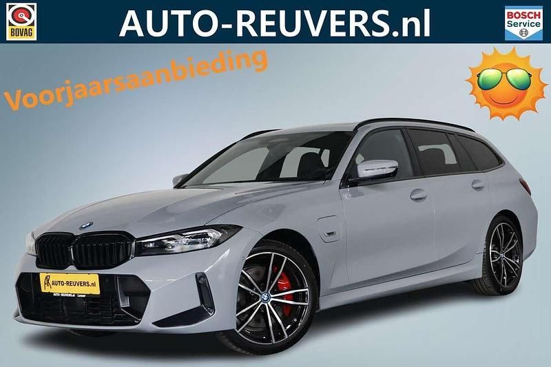 Grijs Gebruikt 2023 BMW 330 M Sport Stationwagen | € 51.900 (Duur) - Afbeelding 1/4