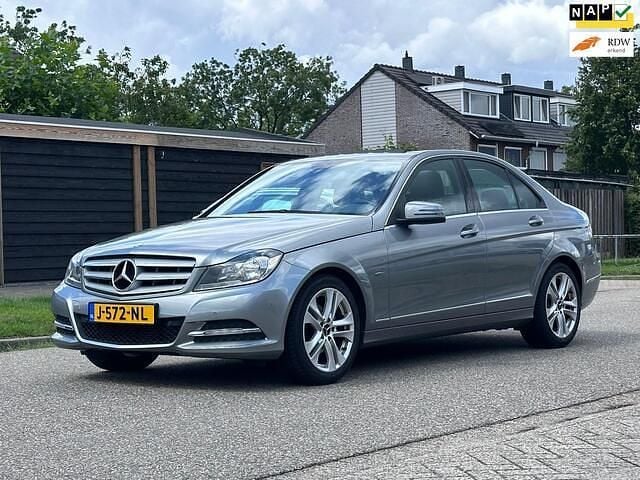 Grijs Gebruikt 2011 Mercedes C180 Avantgarde Sedan | € 11.950 (Eerlijke prijs) - Afbeelding 1/4