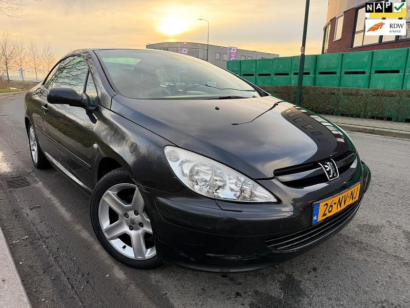 Zwart (metallic) Occasion 2004 Peugeot 307 CC Cabriolet | € 845 (Super prijs) - Afbeelding 1/4