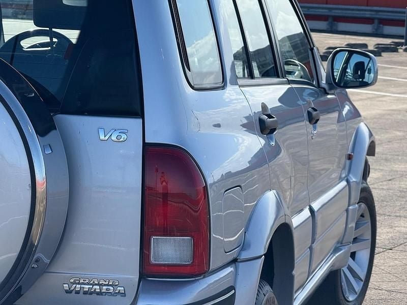 Zilver Gebruikt 2003 Suzuki Grand Vitara Limited SUV | € 4.100 (Eerlijke prijs) - Afbeelding 1/4