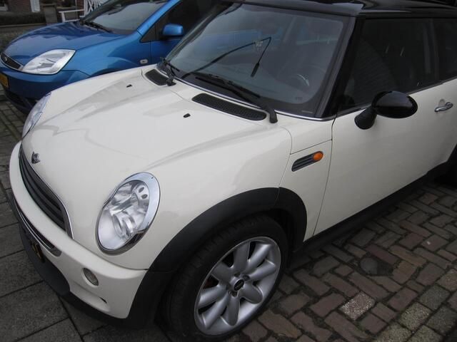 Wit Gebruikt 2004 Mini Cooper Hatchback | € 1.850 (Eerlijke prijs) - Afbeelding 1/4