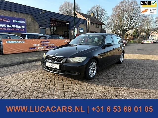 Zwart Occasion 2008 BMW 318 Stationwagen | € 1.995 (Super prijs) - Afbeelding 1/4