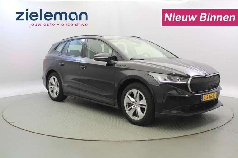Zwart, metallic lak Gebruikt 2021 Skoda Enyaq iV SUV | € 22.344 (Eerlijke prijs) - Afbeelding 1/4