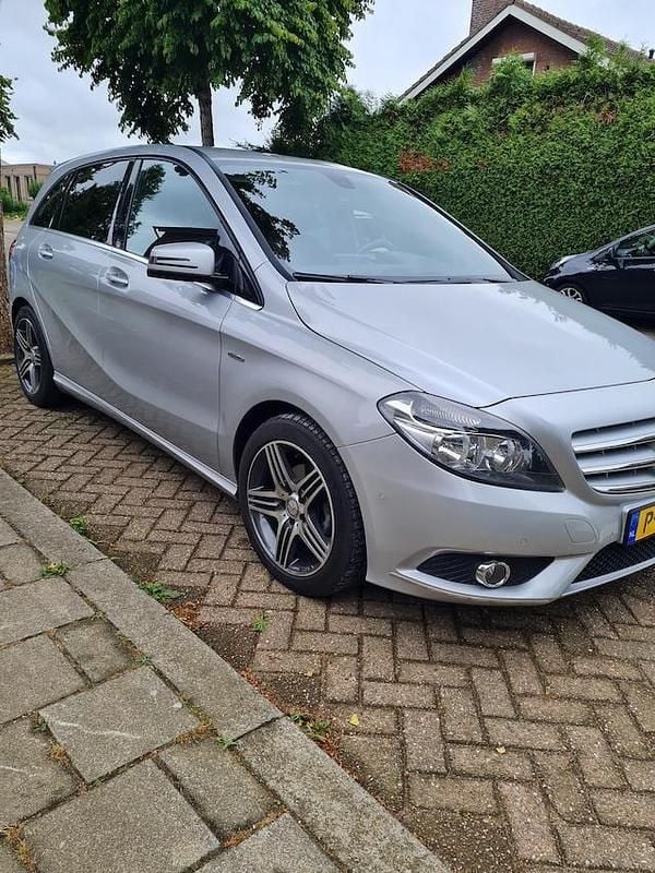 Occasion Mercedes B180 Ambition 2012 Grijs (metallic) MPV