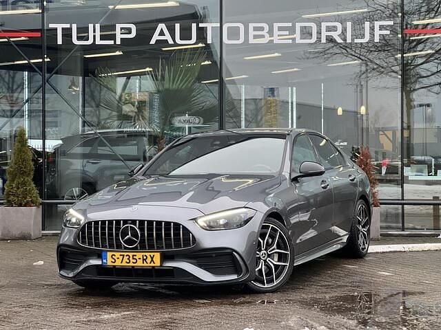 Grijs (metallic) Gebruikt 2022 Mercedes C300 AMG line Sedan | € 42.740 (Super prijs) - Afbeelding 1/4