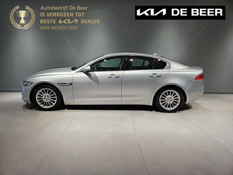 Grijs Gebruikt 2015 Jaguar XE R-Sport Sedan | € 11.495 (Eerlijke prijs) - Afbeelding 1/4